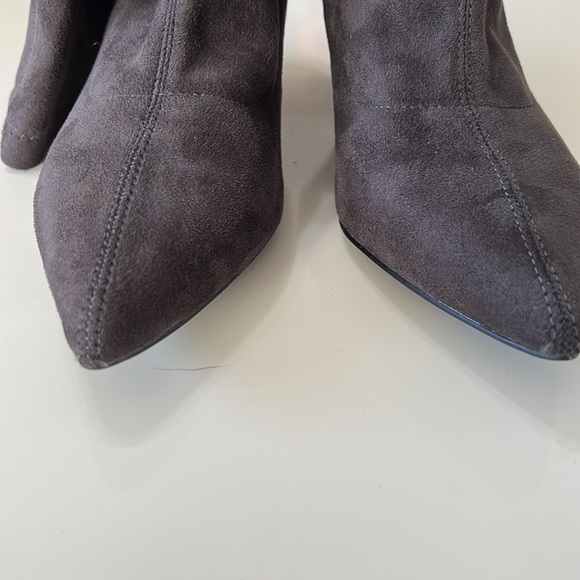 NEW-Halston Girona Vegan Suede Leather Pull on Stretch Boot Gray Size 9 - Picture 6 of 11